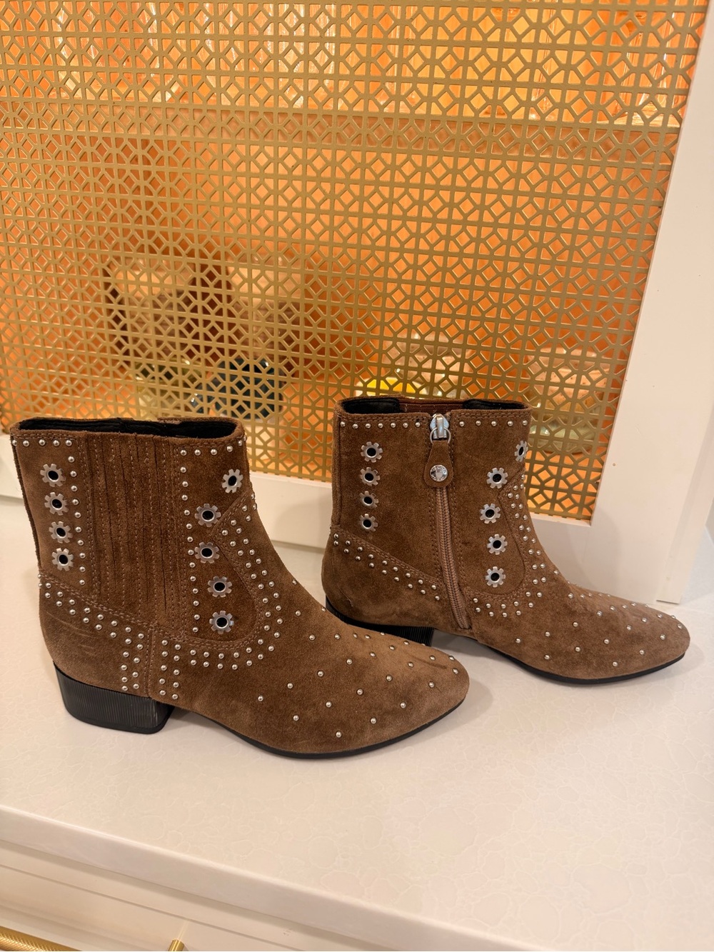 Geox Studded Ankle Boots in Brown - size 35 or 4.5 women NWT! - Picture 3 of 9